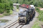 NS 3655 leading a train into Enola